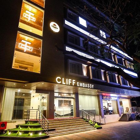 Cliff Embassy Banquet And Suites Shimoga Exteriér fotografie