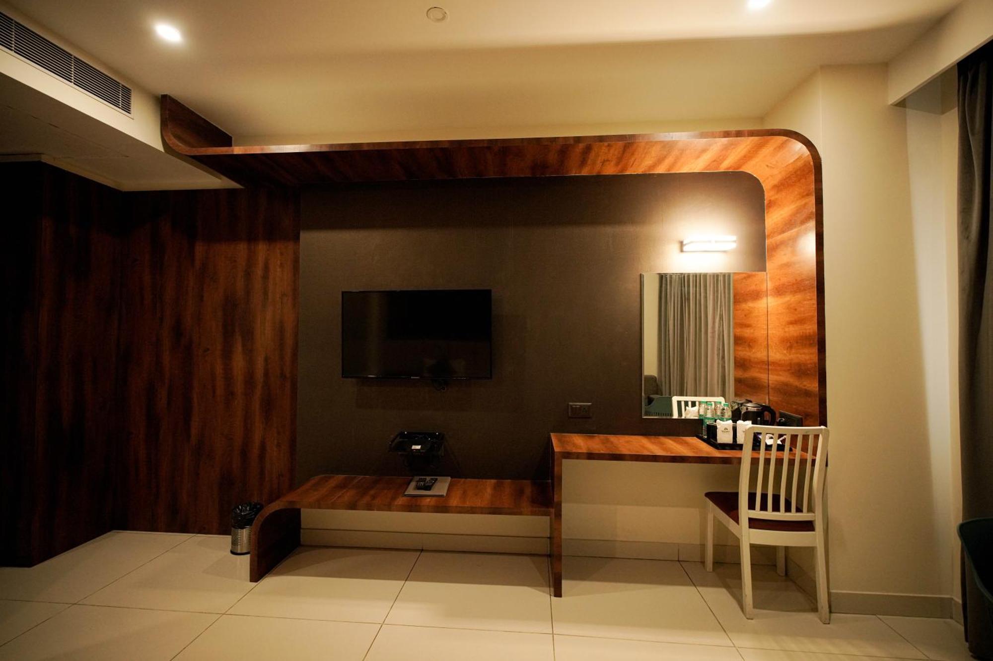 Cliff Embassy Banquet And Suites Shimoga Exteriér fotografie