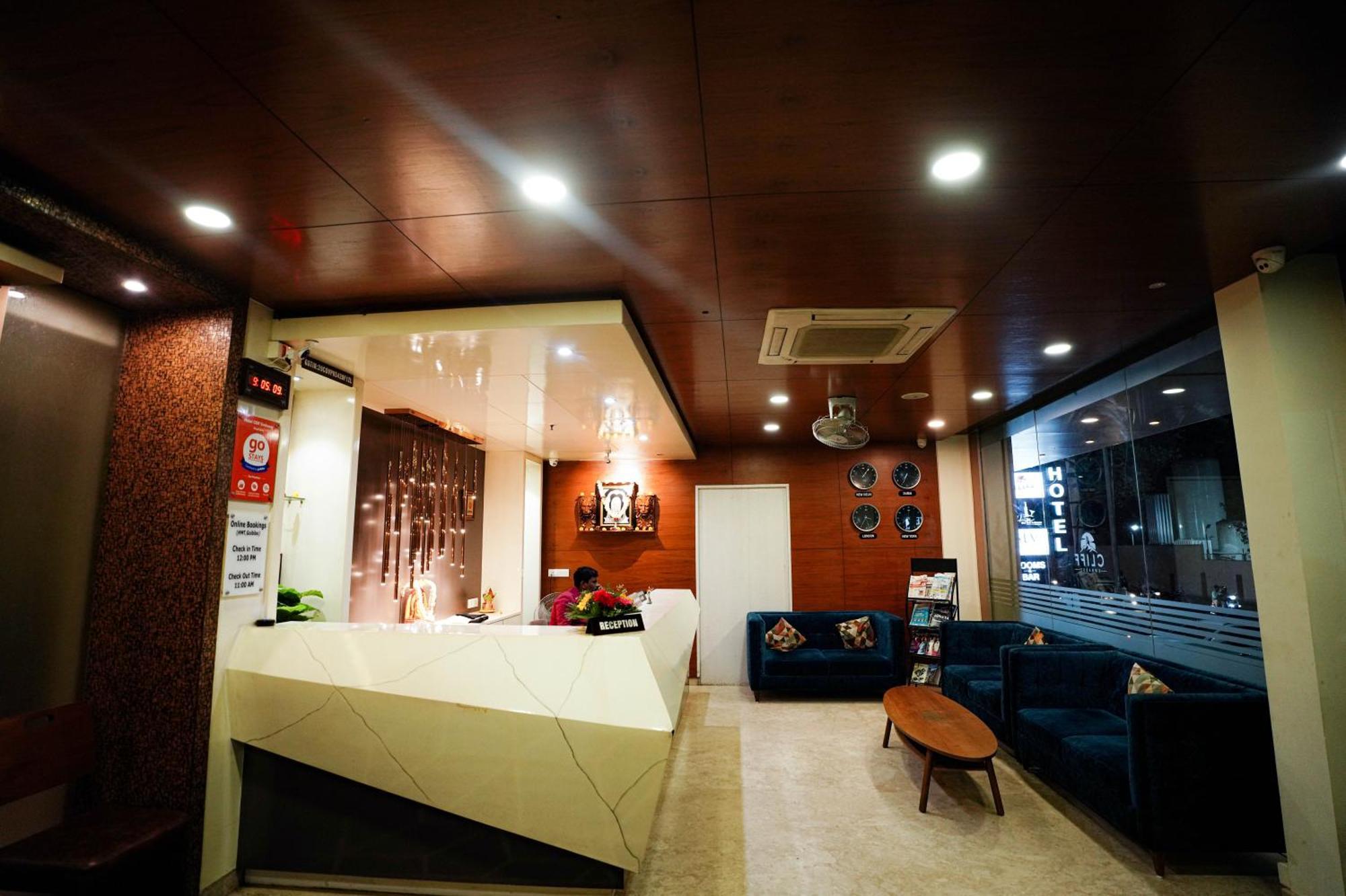 Cliff Embassy Banquet And Suites Shimoga Exteriér fotografie