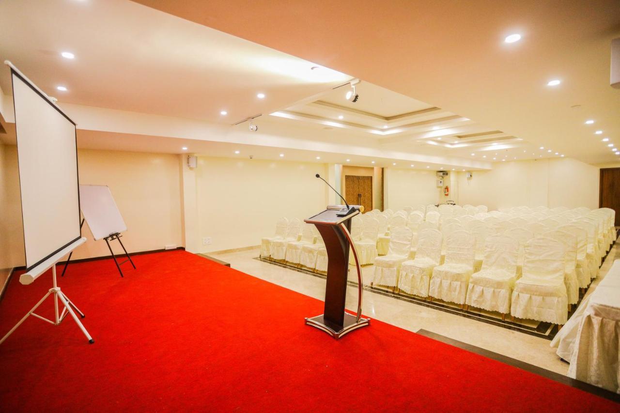 Cliff Embassy Banquet And Suites Shimoga Exteriér fotografie