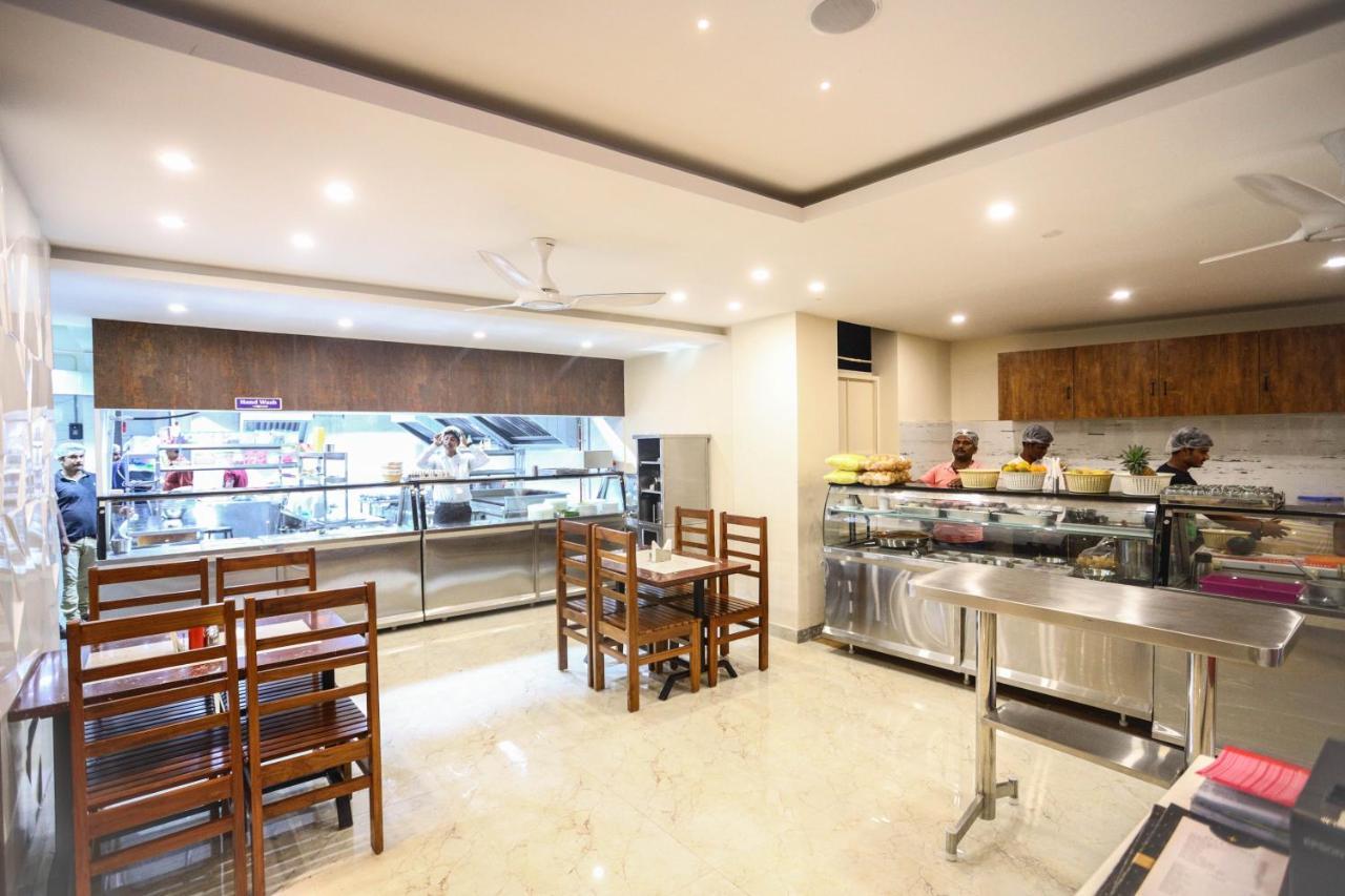 Cliff Embassy Banquet And Suites Shimoga Exteriér fotografie