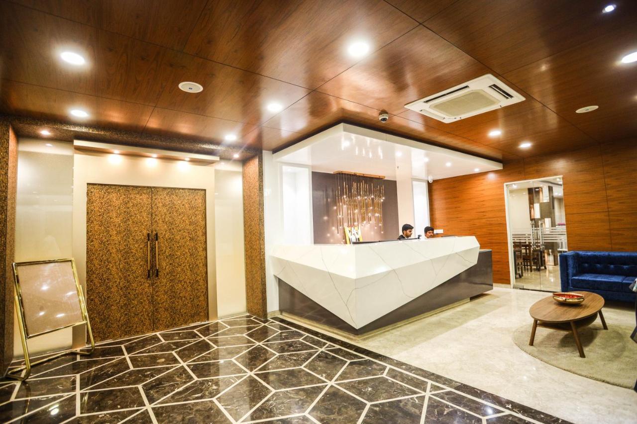Cliff Embassy Banquet And Suites Shimoga Exteriér fotografie