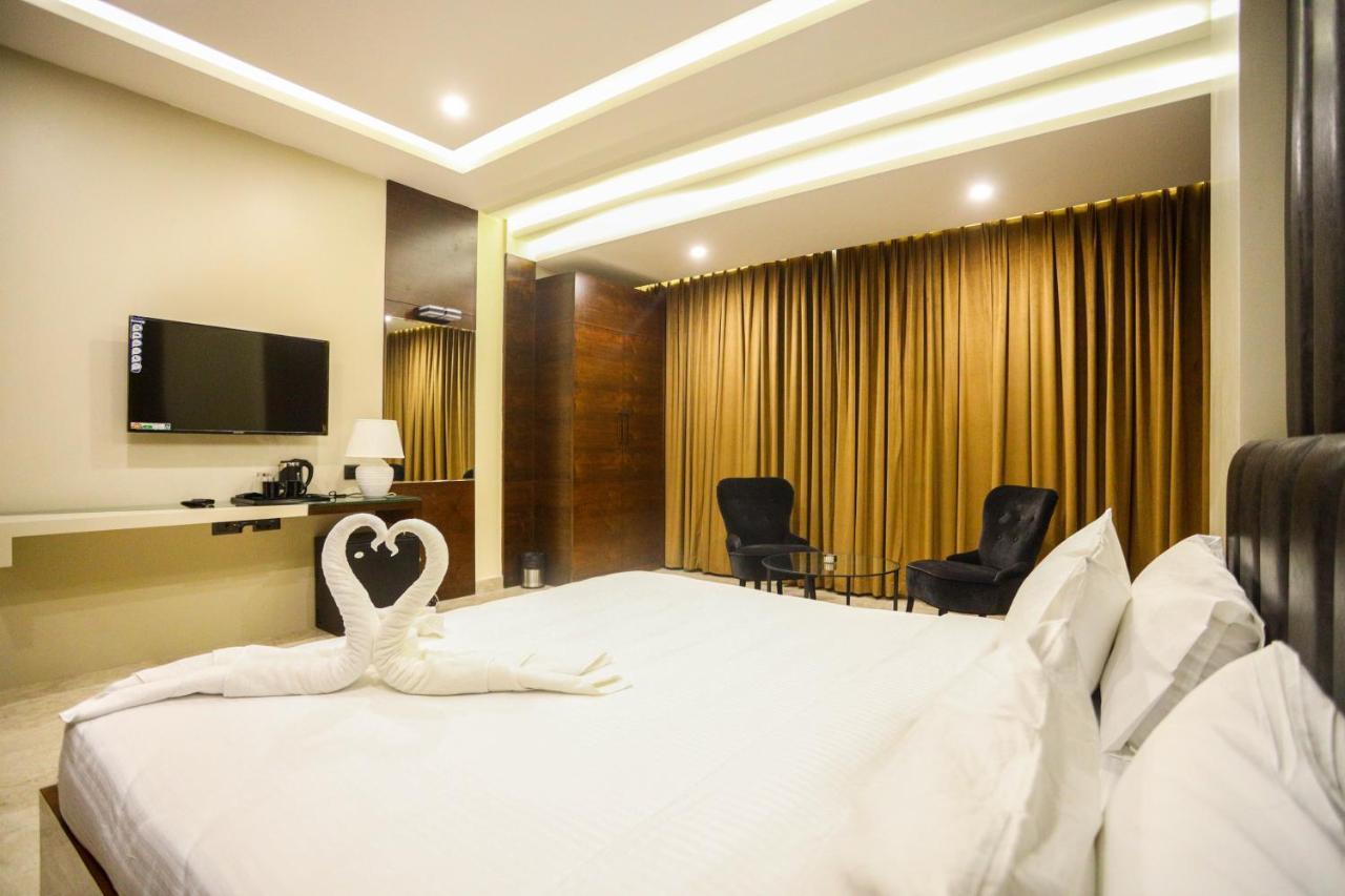 Cliff Embassy Banquet And Suites Shimoga Exteriér fotografie