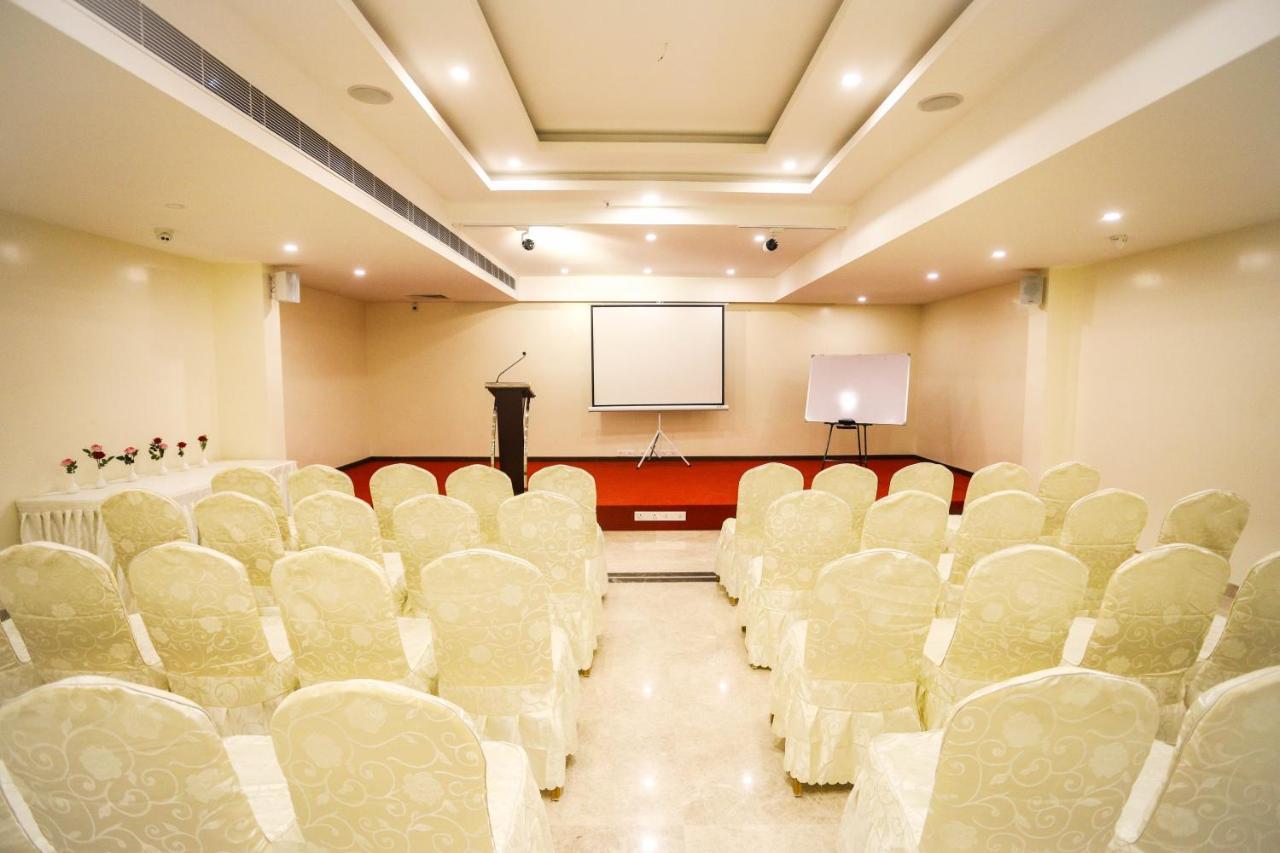 Cliff Embassy Banquet And Suites Shimoga Exteriér fotografie