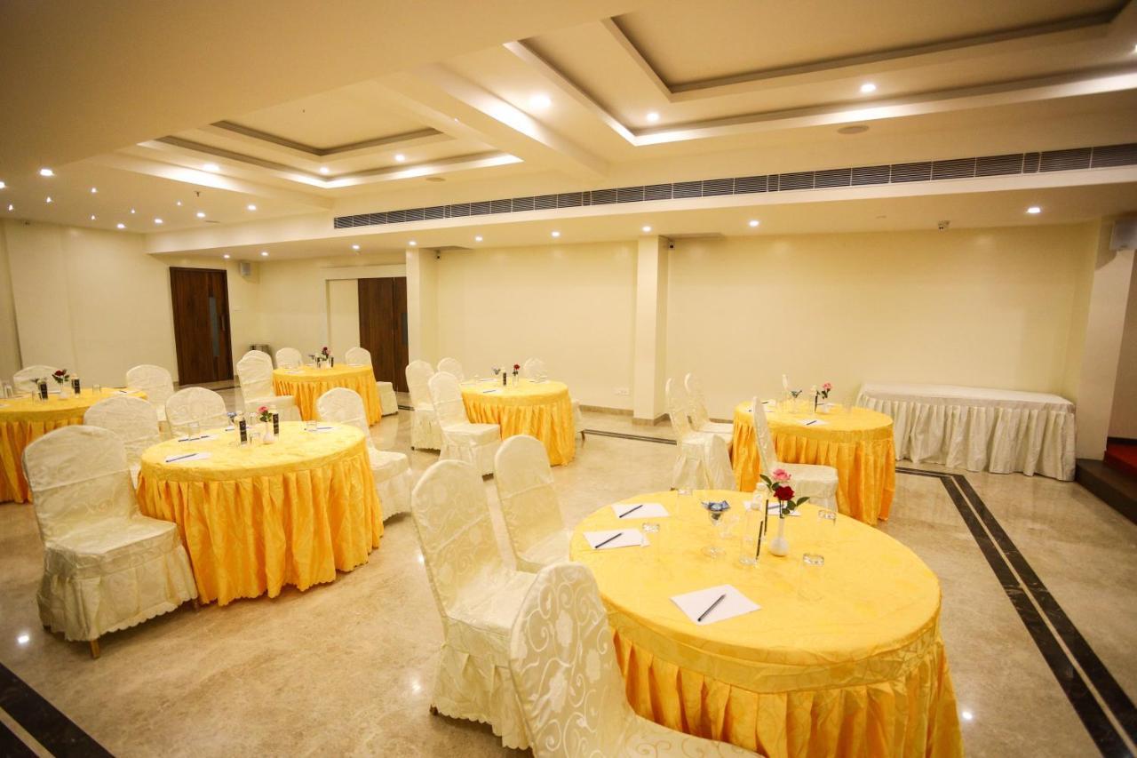 Cliff Embassy Banquet And Suites Shimoga Exteriér fotografie