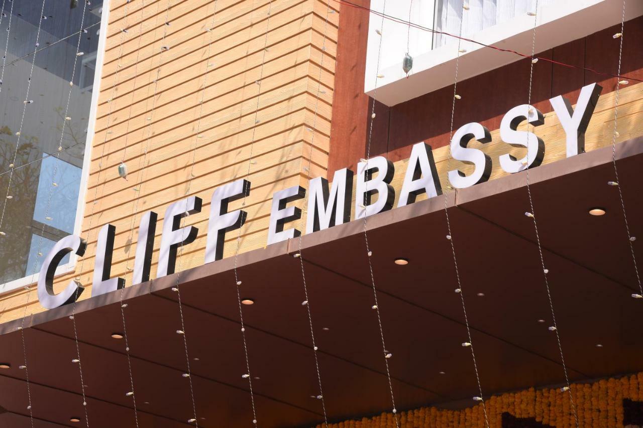 Cliff Embassy Banquet And Suites Shimoga Exteriér fotografie