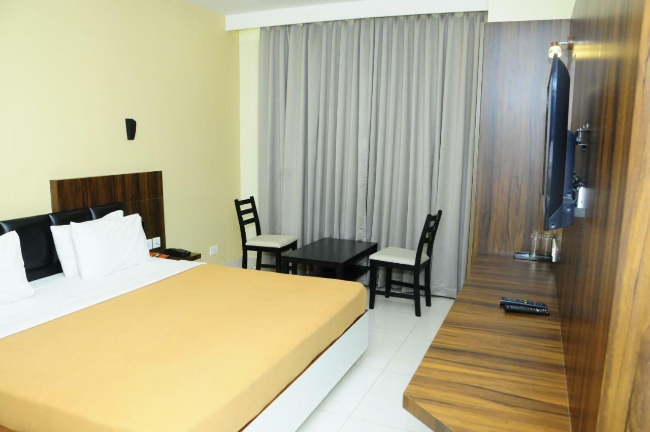 Cliff Embassy Banquet And Suites Shimoga Exteriér fotografie